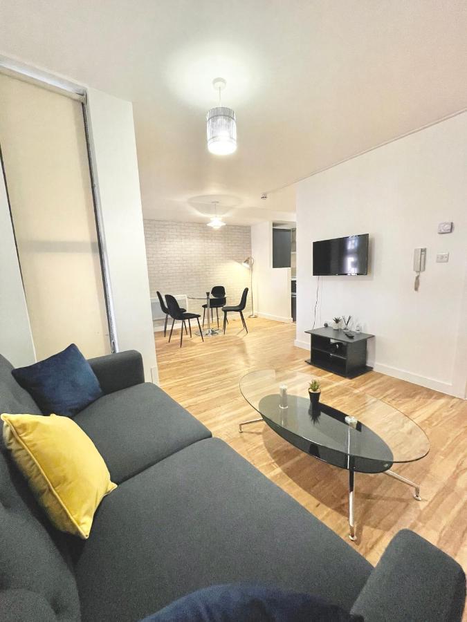 Lovely 2 - Bedroom Condo In Manchester City Centre Buitenkant foto