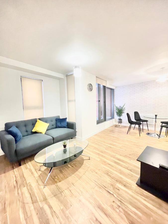 Lovely 2 - Bedroom Condo In Manchester City Centre Buitenkant foto