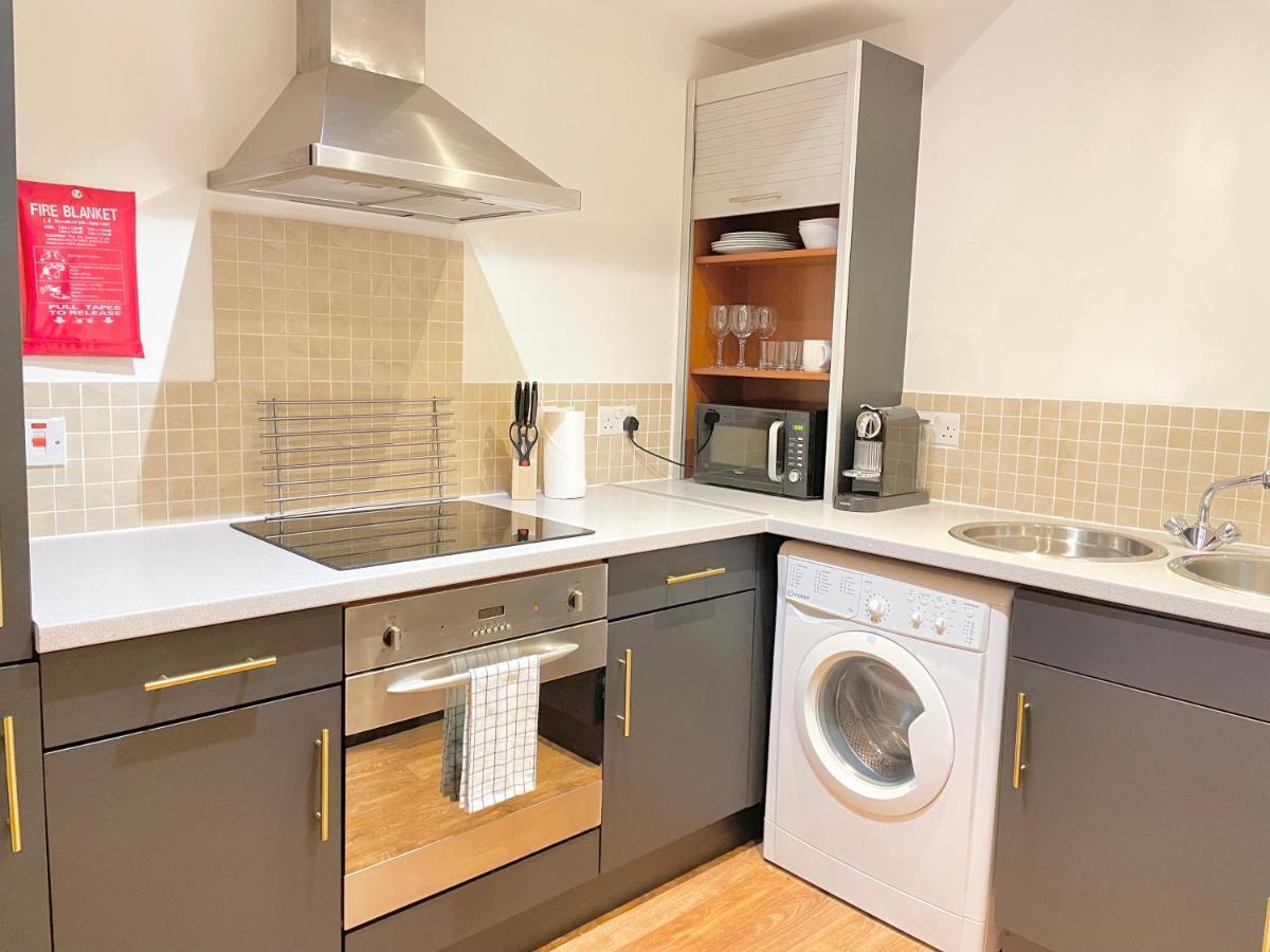 Lovely 2 - Bedroom Condo In Manchester City Centre Buitenkant foto